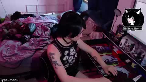 Snapshot of hellfire_girl chatting on June 24, 1:15 am Hayley online show from June 24, 1:15 am