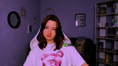 Helli online show from March 11, 2:43 am