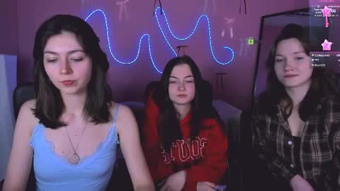 Helli online show from April 10, 7:18 pm