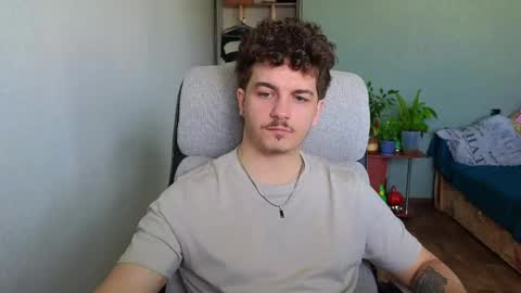 Snapshot of hellish_sugar chatting on April 29, 7:12 am Remy online show from April 29, 7:12 am