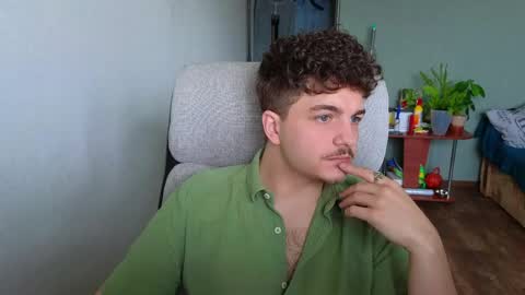 Snapshot of hellish_sugar chatting on May 13, 6:11 am Remy online show from May 13, 6:11 am