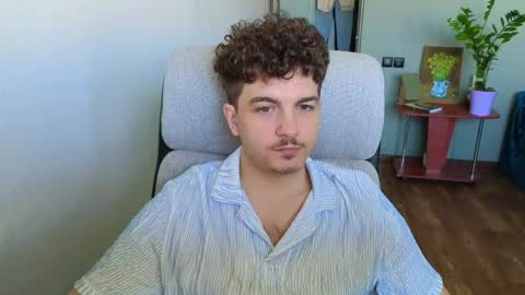 Snapshot of hellish_sugar chatting on May 28, 6:21 am Remy online show from May 28, 6:21 am