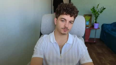 Snapshot of hellish_sugar chatting on June 6, 6:51 am Remy online show from June 6, 6:51 am