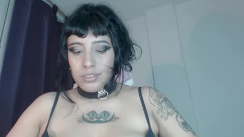 Snapshot of hello_demonkitty chatting on January 28, 9:29 pm SIMONA online show from January 28, 9:29 pm