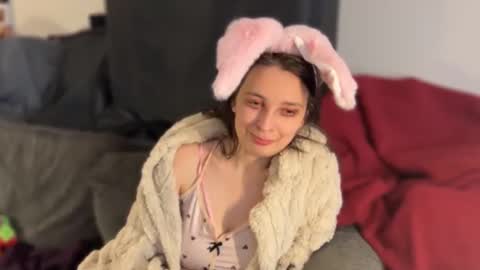 Katie 3 online show from April 5, 6:05 pm