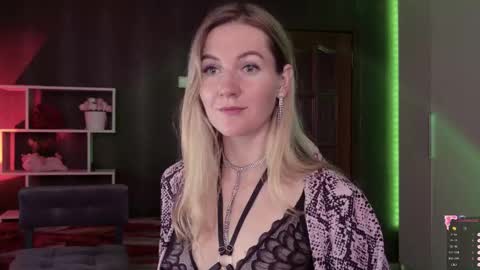 Alisia  Monday to Friday from 10 am to 4 pm GMT 2 online show from October 14, 8:15 am