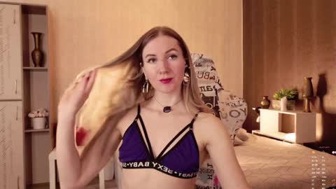 Alisia  Monday to Friday from 10 am to 4 pm GMT 2 online show from April 7, 9:21 am