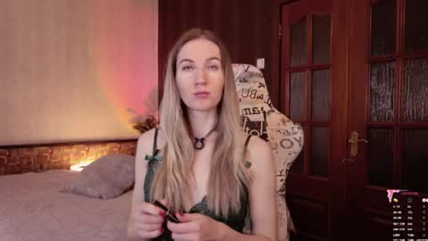Alisia  Monday to Friday from 10 am to 4 pm GMT 2 online show from June 4, 8:20 am