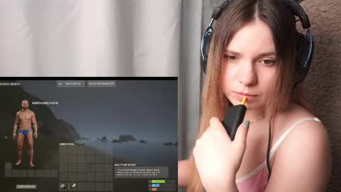 Snapshot of hello_taya chatting on June 8, 10:26 am Taya online show from June 8, 10:26 am