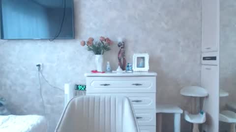 Snapshot of hellokittykaty chatting on February 19, 6:53 am Victory online show from February 19, 6:53 am