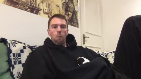 Snapshot of hellolucas69 chatting on December 20, 6:24 pm Lucas online show from December 20, 6:24 pm