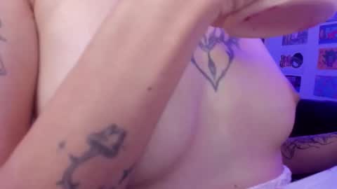 Raven and Momo online show from October 14, 9:59 pm