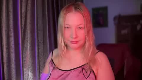 Snapshot of hellyriddle chatting on April 3, 8:01 am DeleteyourSadness online show from April 3, 8:01 am