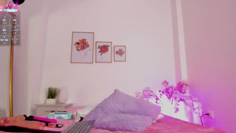 Hellzel online show from November 18, 7:07 pm