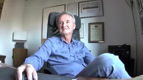 Snapshot of helmut227 chatting on November 7, 2:17 pm helmut227 online show from November 7, 2:17 pm