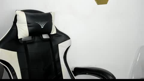 heluehorny13 online show from January 21, 5:05 am