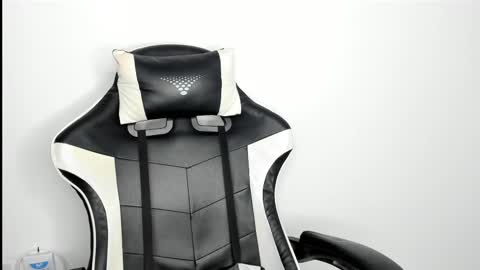 heluehorny13 online show from February 12, 7:13 am