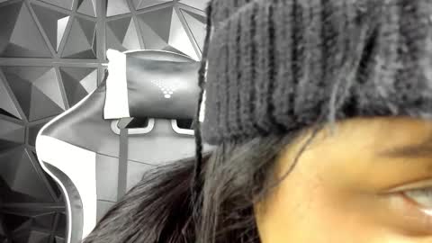 heluehorny13 online show from February 23, 3:35 am