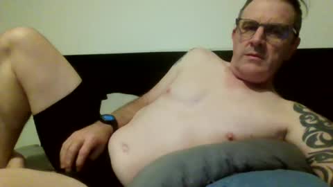 hempie1973 online show from July 20, 11:12 am