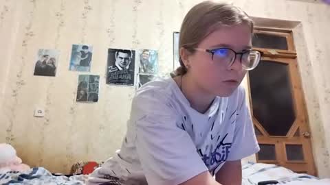Snapshot of henrietteduchesne chatting on July 8, 9:08 pm Leila online show from July 8, 9:08 pm