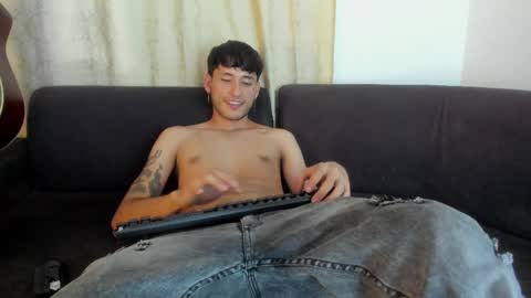 Snapshot of henrik_senn chatting on September 24, 8:45 pm henrik_senn online show from September 24, 8:45 pm