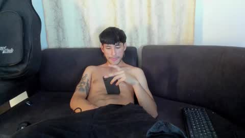 Snapshot of henrik_senn chatting on October 15, 10:21 pm henrik_senn online show from October 15, 10:21 pm