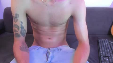 Snapshot of henrik_senn chatting on July 11, 2:36 am henrik_senn online show from July 11, 2:36 am