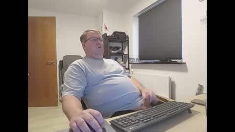 Snapshot of henrikrp1971 chatting on December 22, 1:41 pm henrikrp1971 online show from December 22, 1:41 pm