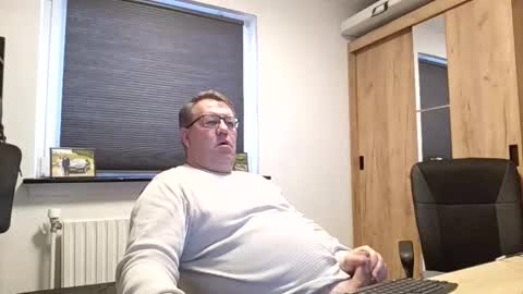 Snapshot of henrikrp1971 chatting on February 9, 1:59 pm henrikrp1971 online show from February 9, 1:59 pm