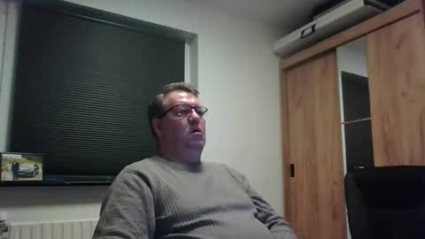 Snapshot of henrikrp1971 chatting on February 10, 5:28 pm henrikrp1971 online show from February 10, 5:28 pm