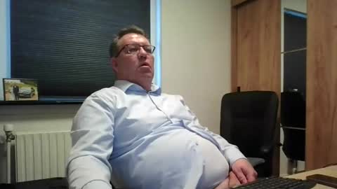 Snapshot of henrikrp1971 chatting on February 12, 3:07 pm henrikrp1971 online show from February 12, 3:07 pm