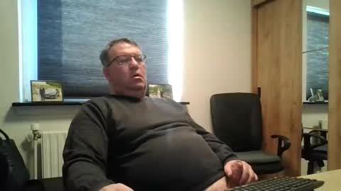 Snapshot of henrikrp1971 chatting on February 14, 2:58 pm henrikrp1971 online show from February 14, 2:58 pm