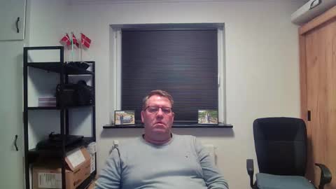 Snapshot of henrikrp1971 chatting on February 16, 5:53 pm henrikrp1971 online show from February 16, 5:53 pm
