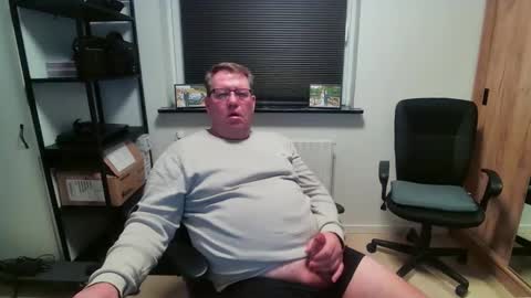 Snapshot of henrikrp1971 chatting on February 18, 10:06 pm henrikrp1971 online show from February 18, 10:06 pm