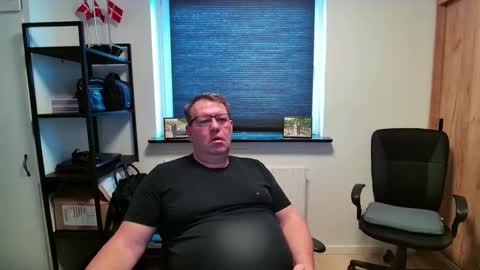 Snapshot of henrikrp1971 chatting on February 21, 11:00 am henrikrp1971 online show from February 21, 11:00 am