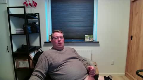 Snapshot of henrikrp1971 chatting on February 25, 3:21 pm henrikrp1971 online show from February 25, 3:21 pm