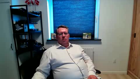 Snapshot of henrikrp1971 chatting on June 10, 11:42 am henrikrp1971 online show from June 10, 11:42 am