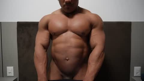 Snapshot of henrimusclee chatting on June 29, 10:43 pm Henri online show from June 29, 10:43 pm