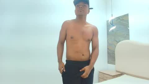 Snapshot of henry_greend6 chatting on June 16, 5:10 am Henry online show from June 16, 5:10 am