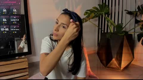 Snapshot of hera_069 chatting on December 27, 12:07 am Hello I am Valentina independent Colombian model I love sensuality and pleasure welcome online show from December 27, 12:07 am