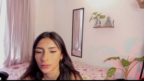 Snapshot of hera_069 chatting on February 2, 9:23 pm Hello I am Valentina independent Colombian model I love sensuality and pleasure welcome online show from February 2, 9:23 pm