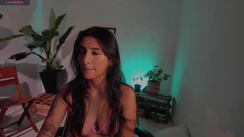 Snapshot of hera_069 chatting on January 9, 6:05 am Hello I am Valentina independent Colombian model I love sensuality and pleasure welcome online show from January 9, 6:05 am