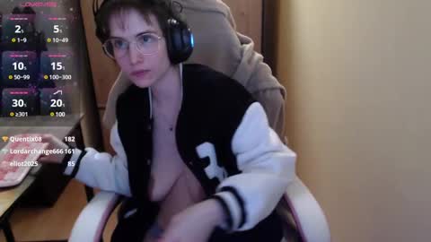 Snapshot of heraluna_ chatting on December 27, 2:04 am HeraLuna online show from December 27, 2:04 am