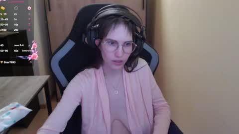 Snapshot of heraluna_ chatting on January 20, 11:10 pm HeraLuna online show from January 20, 11:10 pm