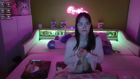 Snapshot of heraluna_ chatting on February 14, 11:09 pm HeraLuna online show from February 14, 11:09 pm