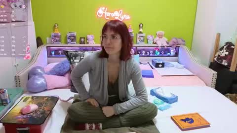 HeraLuna  online show from February 5, 9:19 pm