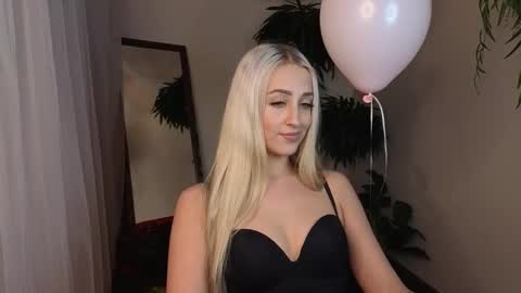 Elise online show from February 15, 8:02 am