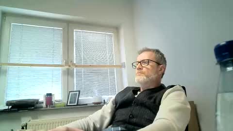 Snapshot of hering76 chatting on March 30, 10:38 am hering76 online show from March 30, 10:38 am