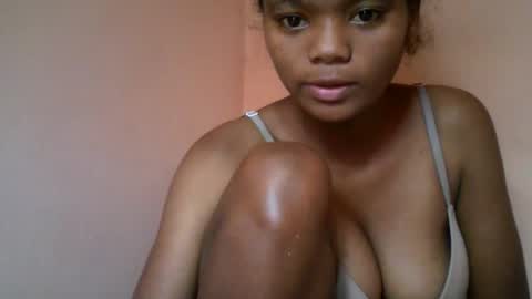 Snapshot of herisse01 chatting on May 14, 8:43 am herisse01 online show from May 14, 8:43 am