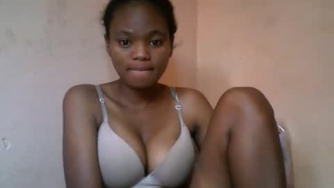 Snapshot of herisse01 chatting on May 28, 7:05 am herisse01 online show from May 28, 7:05 am